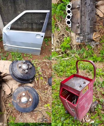 De acordo com o boletim de ocorrência, o suspeito estaria transportando materiais sem procedência comprovada, o que motivou o deslocamento da equipe até o endereço indicado para averiguação.