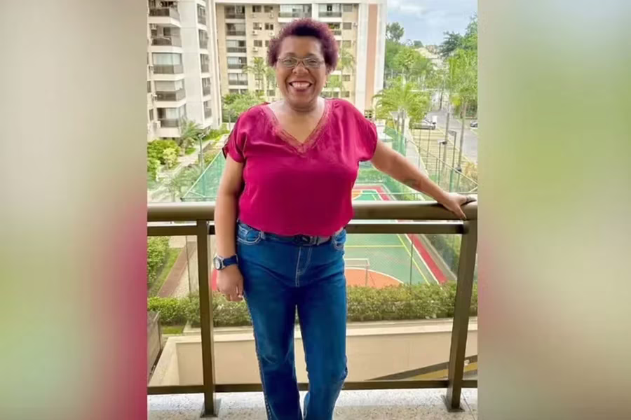 Andréa Marins Dias, de 61 anos, foi encontrada morta dentro do carro após perseguição da PM contra crriminosos.