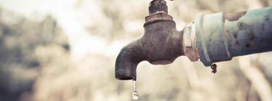 De acordo com a companhia, o problema é consequência da perda de qualidade da água tratada após as fortes chuvas que atingiram a região. 