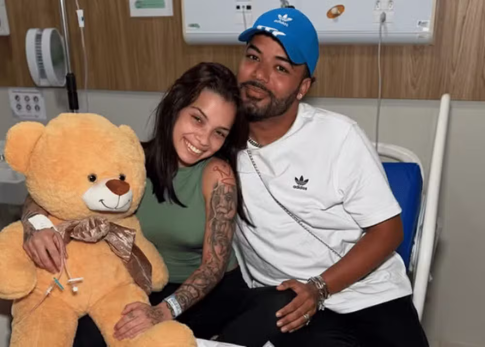 Kamylinha e Hytalo no hospital, após adolescente sofrer aborto espontâneo