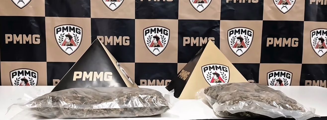 O adolescente foi conduzido à Delegacia de Polícia Civil, acompanhado da responsável, onde o caso foi registrado e as medidas legais cabíveis foram adotadas.