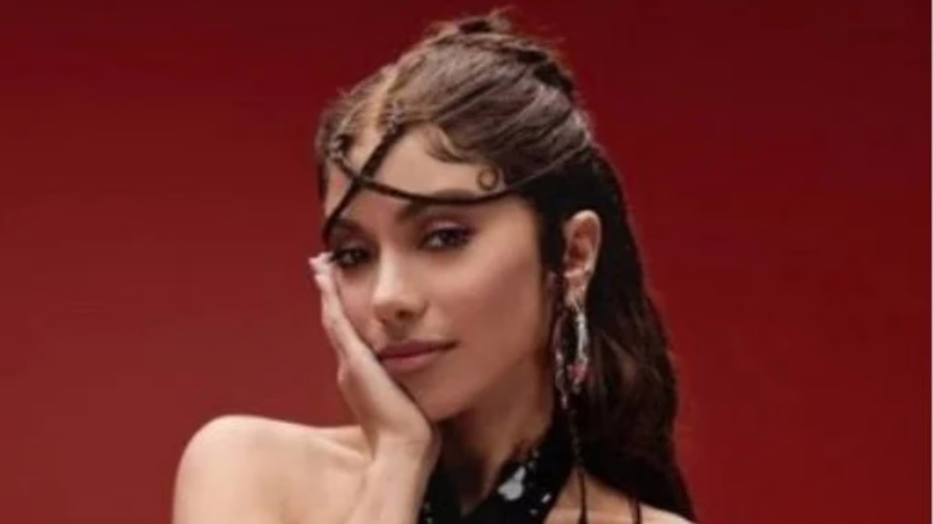 A gravação está acontecendo em um distrito de Lima Duarte. 