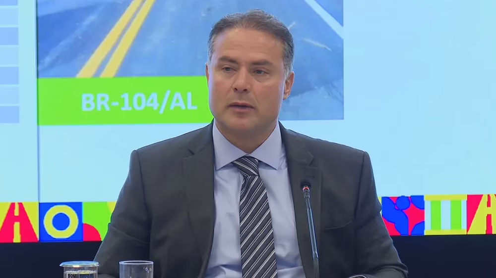 Ministro dos Transportes, Renan Filho, durante uma coletiva de imprensa.