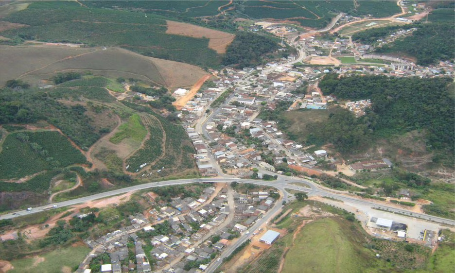 De acordo com a 1ª Promotoria de Justiça de Manhuaçu, os denunciados também são acusados de integrar uma organização criminosa ligada ao tráfico de drogas, ao comércio ilegal de armas de fogo e à prática de crimes contra a vida na região. Todos se encontram atualmente presos.