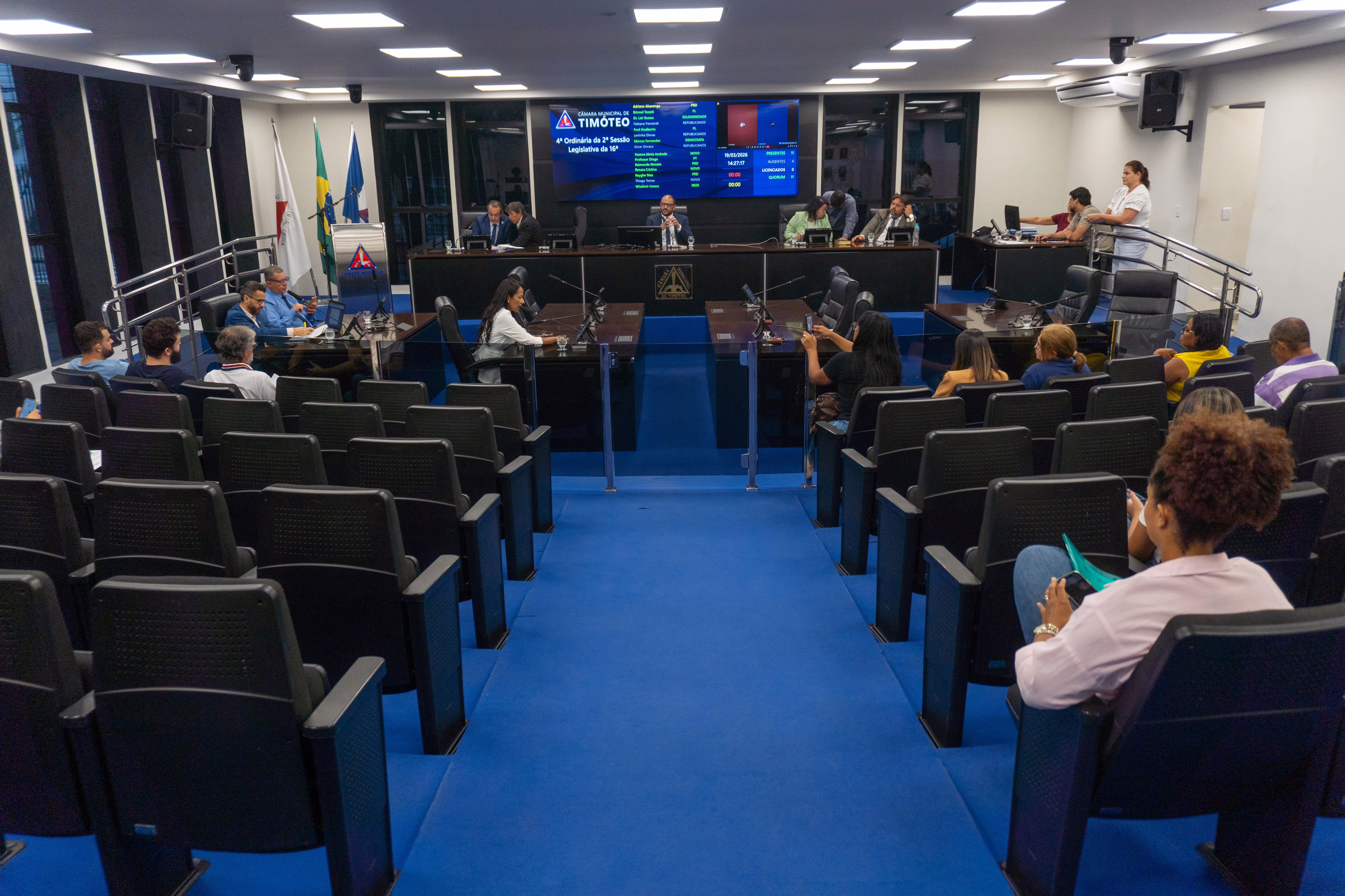 Em sentido oposto, o plenário aprovou a inconstitucionalidade do Projeto de Lei nº 4.72, que previa a criação do programa “Universidade Cidadã”. O parecer da Comissão de Constituição e Justiça foi mantido após explicações do vereador Professor Diogo, que apontou incompatibilidade com normas constitucionais e ausência de previsão orçamentária adequada.