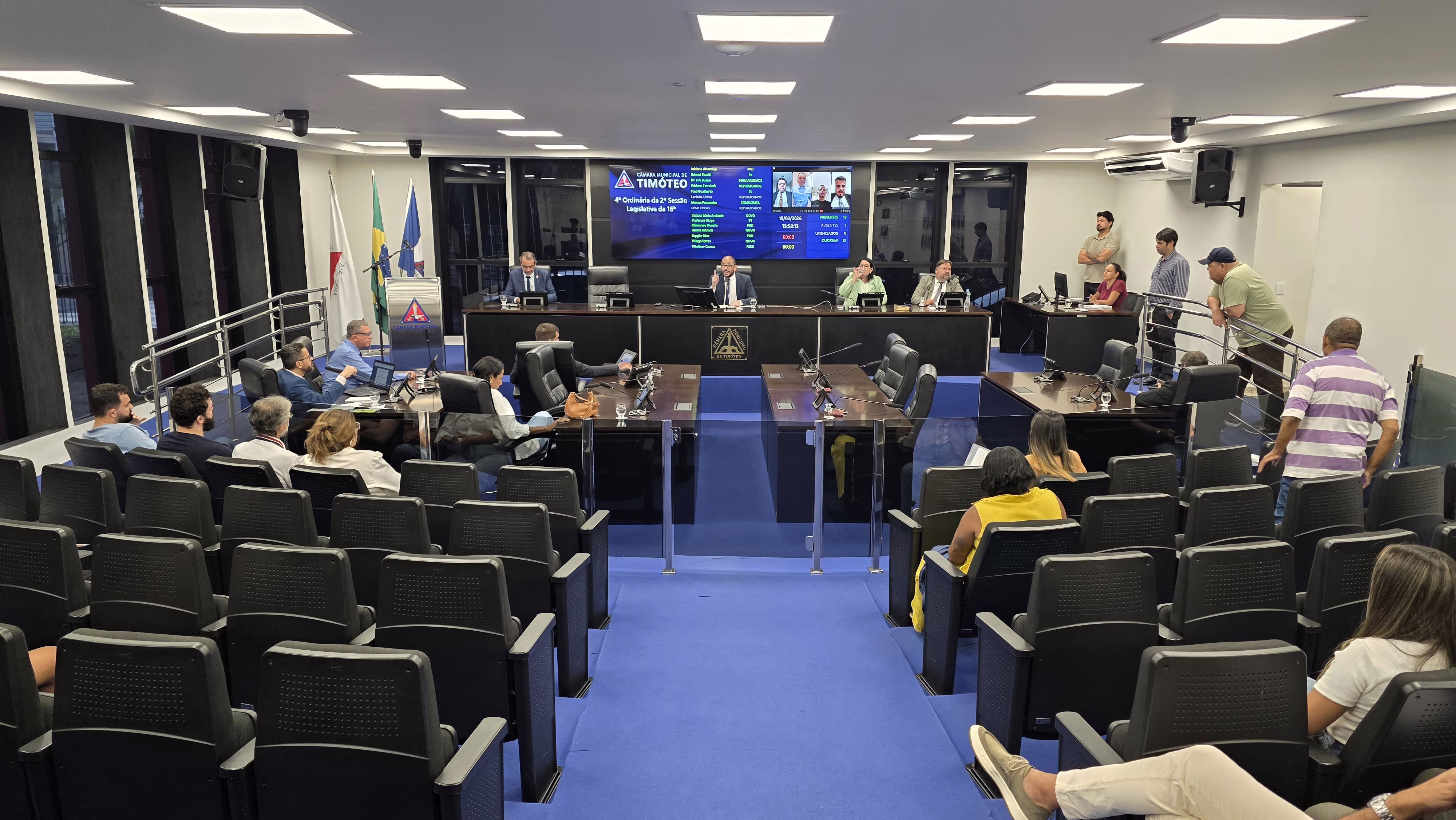 Em sentido oposto, o plenário aprovou a inconstitucionalidade do Projeto de Lei nº 4.72, que previa a criação do programa “Universidade Cidadã”. O parecer da Comissão de Constituição e Justiça foi mantido após explicações do vereador Professor Diogo, que apontou incompatibilidade com normas constitucionais e ausência de previsão orçamentária adequada.