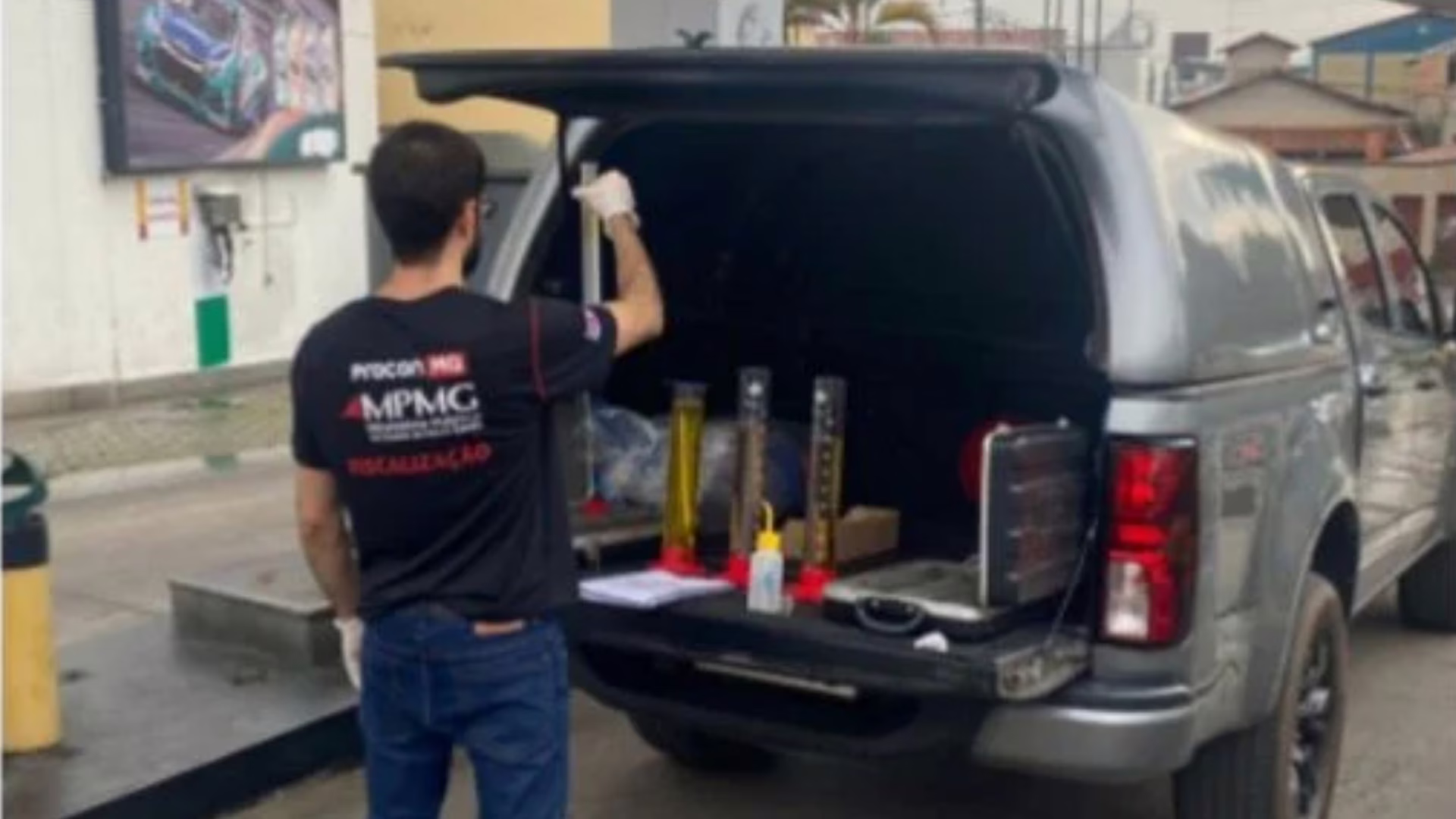 Quatro postos foram autuados durante a fiscalização 