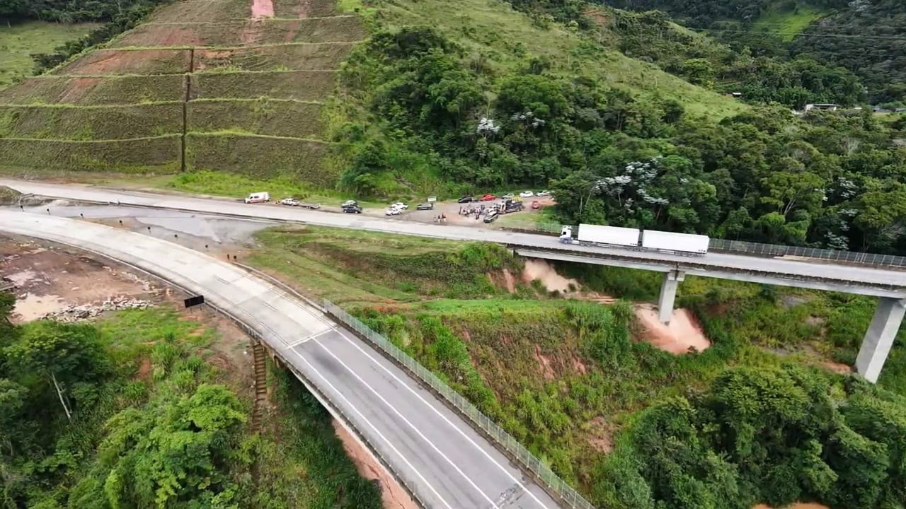 Moradores exigem colocação de um redutor de velocidade.  