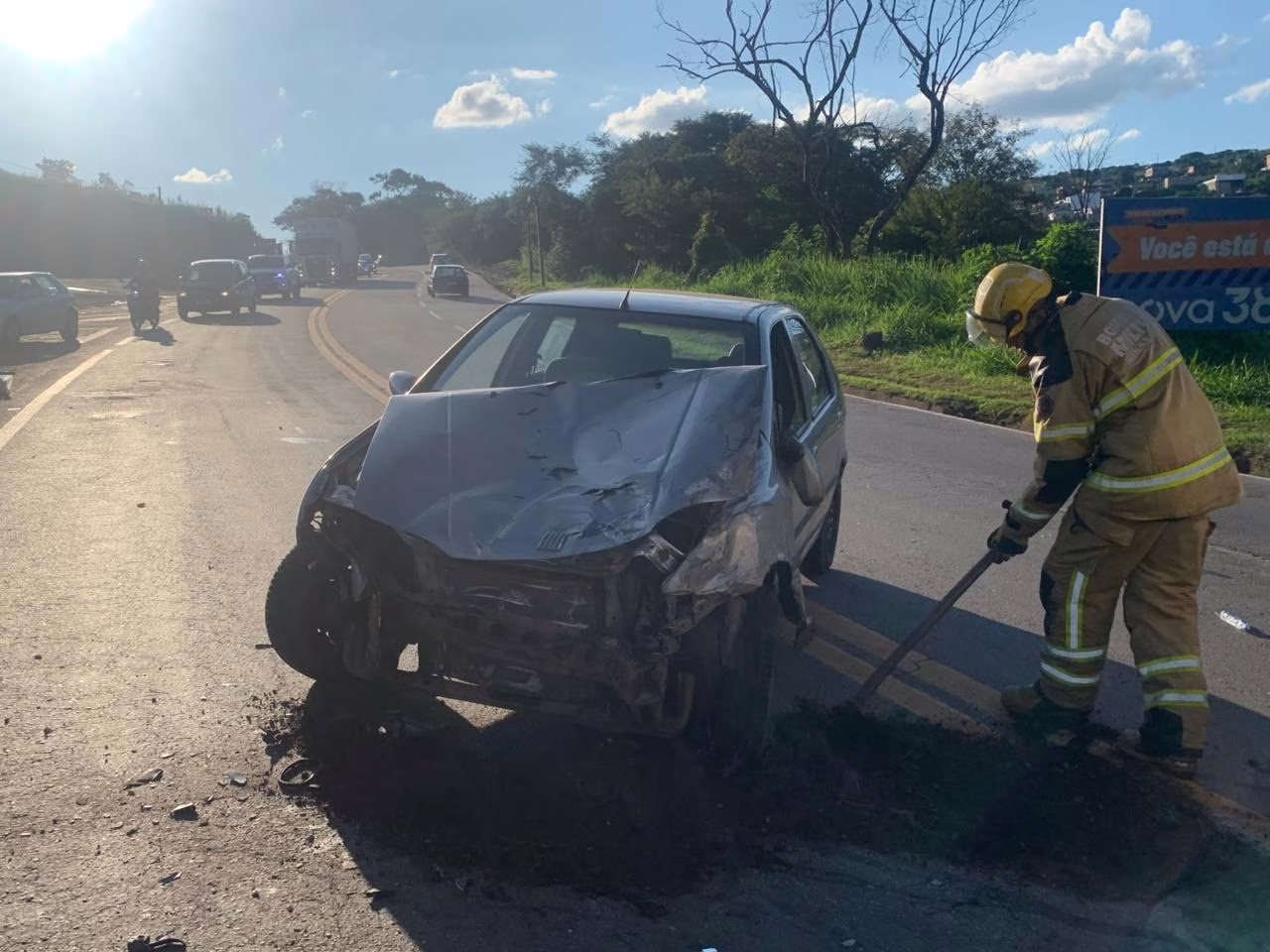 No local, a equipe da viatura de resgate UR-5588 encontrou duas ambulâncias do SAMU — uma Unidade de Suporte Avançado (USA) e uma Unidade de Suporte Básico (USB)