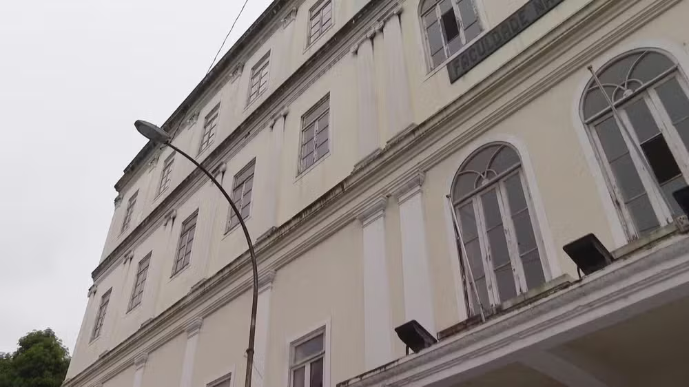 Professor da Faculdade de Direito da UFRJ é afastado por suspeita de assédio contra aluna