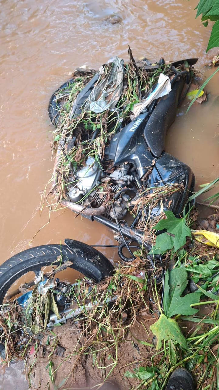 De acordo com o registro policial, após o crime, equipes verificaram imagens e conseguiram identificar o suspeito. Em seguida, foram realizadas diligências até a localização do homem, que confessou o furto.