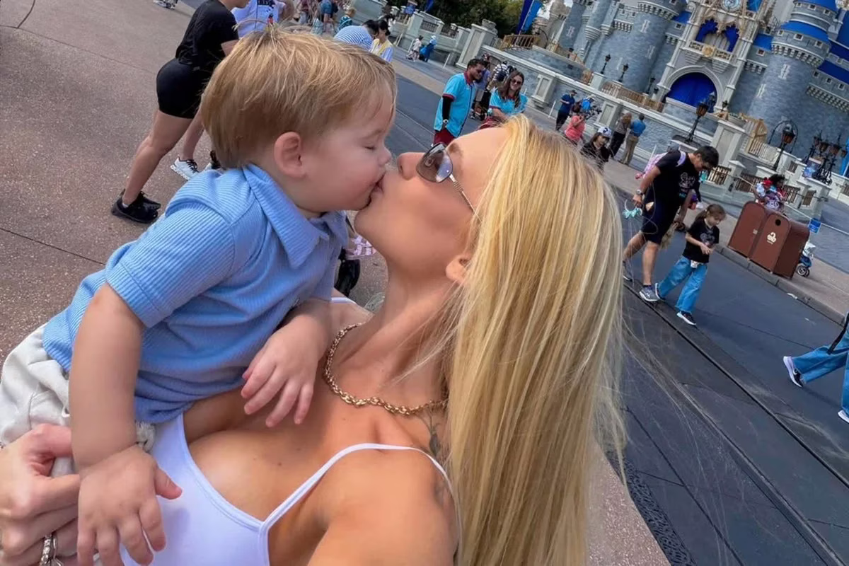 Virginia Fonseca abriu o álbum de fotos da viagem que faz com os três filhos, Maria Alice, Maria Flor e José Leonardo, para a Disney