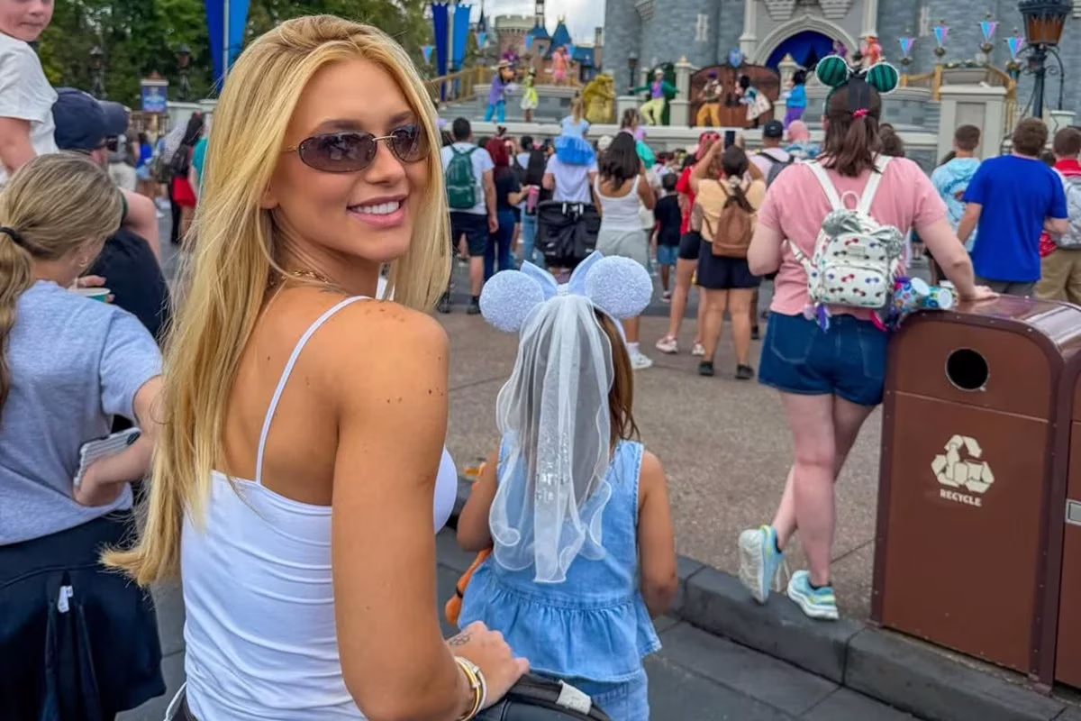 Virginia Fonseca abriu o álbum de fotos da viagem que faz com os três filhos, Maria Alice, Maria Flor e José Leonardo, para a Disney