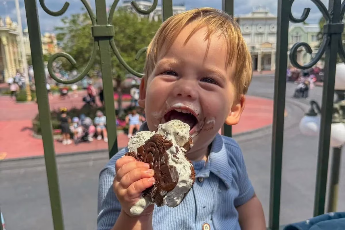 Virginia Fonseca abriu o álbum de fotos da viagem que faz com os três filhos, Maria Alice, Maria Flor e José Leonardo, para a Disney