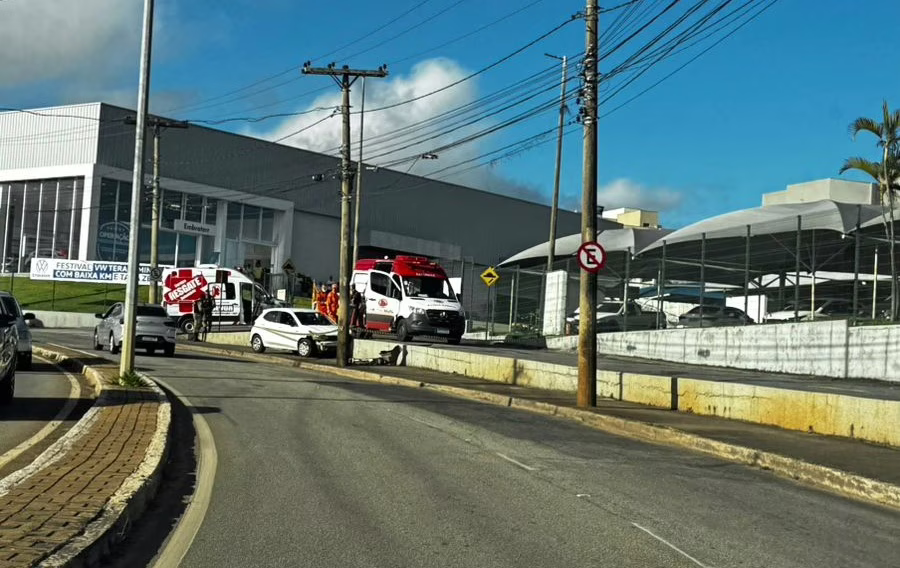 Vítima conduzia veículo com placa de Contagem quando foi emparelhada por atiradores na manhã desta sexta-feira.