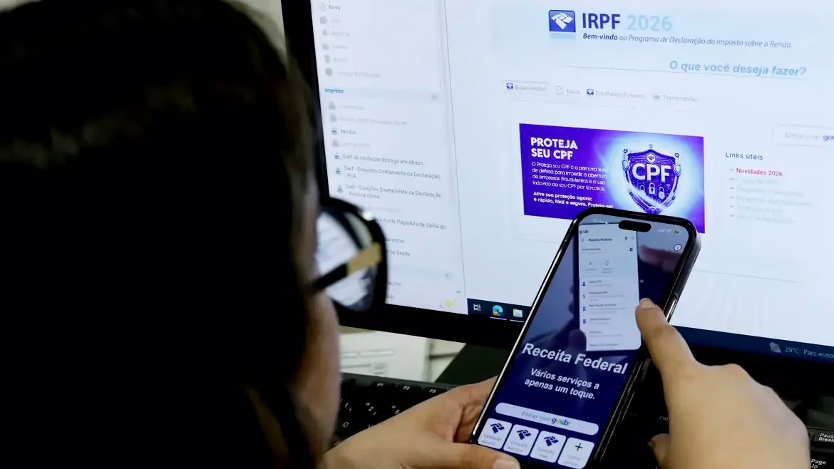 Contribuintes podem usar o site e o aplicativo da Receita Federal para consultar o IRPF 2026 e a restituição
