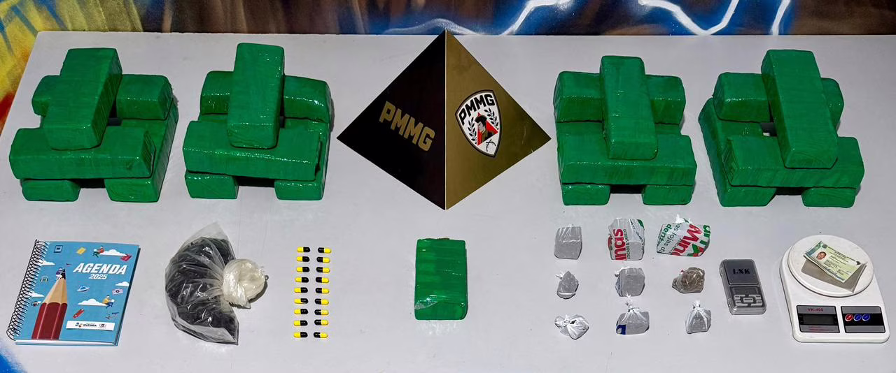 Materiais apreendidos pela PM. 