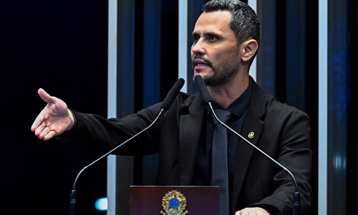 Na gravação, Cleitinho afirma que circulam, no meio político, rumores de que ele não disputará as eleições e questiona as informações
