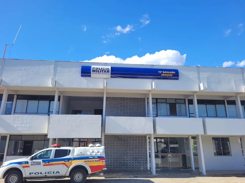 Segundo a Polícia Militar, a corporação foi acionada para a Avenida Bom Jesus, onde a vítima estava caída na calçada. Quando os policiais chegaram, o homem já não apresentava sinais vitais.