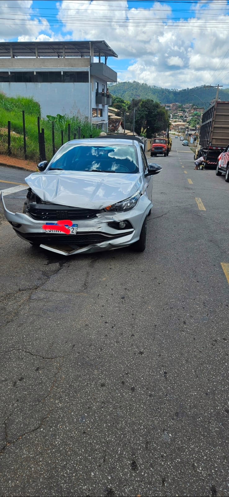 As informações iniciais indicavam seis pessoas envolvidas no acidente, o que levou ao envio de três viaturas de resgate para o local.