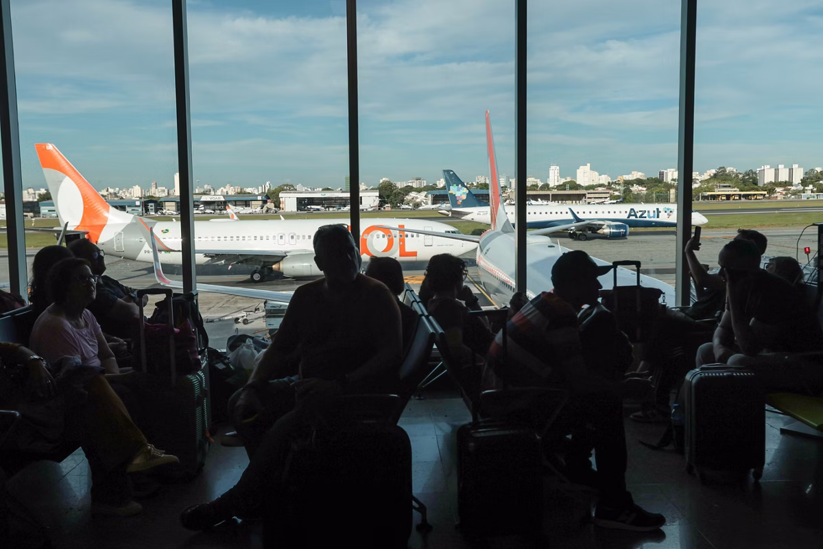 Governo Lula zera impostos no querosene de aviação