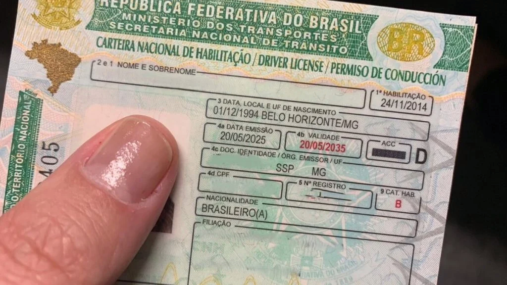 A penalidade é automaticamente convertida em advertência.