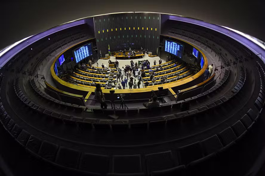 Plenário da Câmara dos Deputados durante sessão conjunta do Congresso Nacional para votação da LDO.
