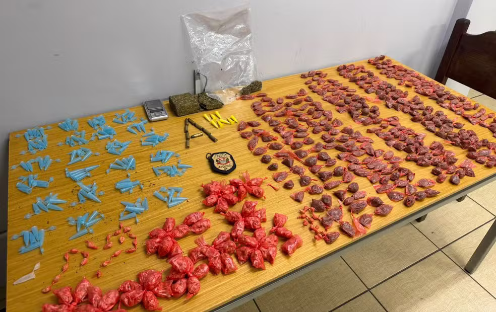 Um adolescente também foi apreendido no bairro Belém.