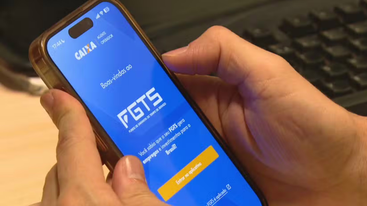 Celular vira a principal forma de sacar o FGTS; saiba em quais situações o resgate é permitido