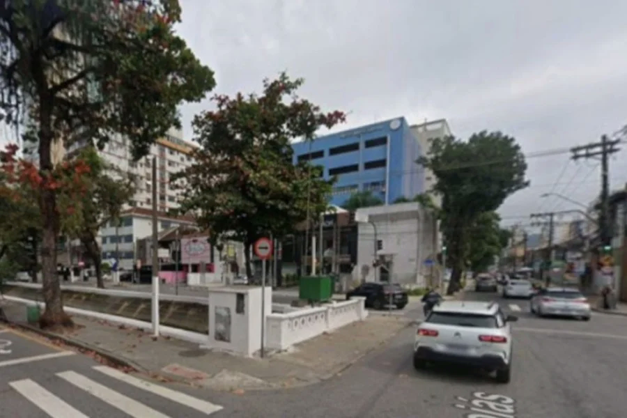 Ucraniano preso por importunar sexualmente duas mulheres segurou braço e deu tapa na nádega de uma das vítimas