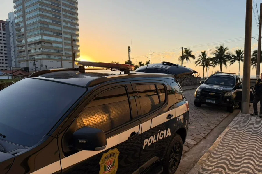 Operação da Polícia Civil contra cúpula financeira do PCC cumpre seis mandados de prisão e 10 de busca e apreensão.