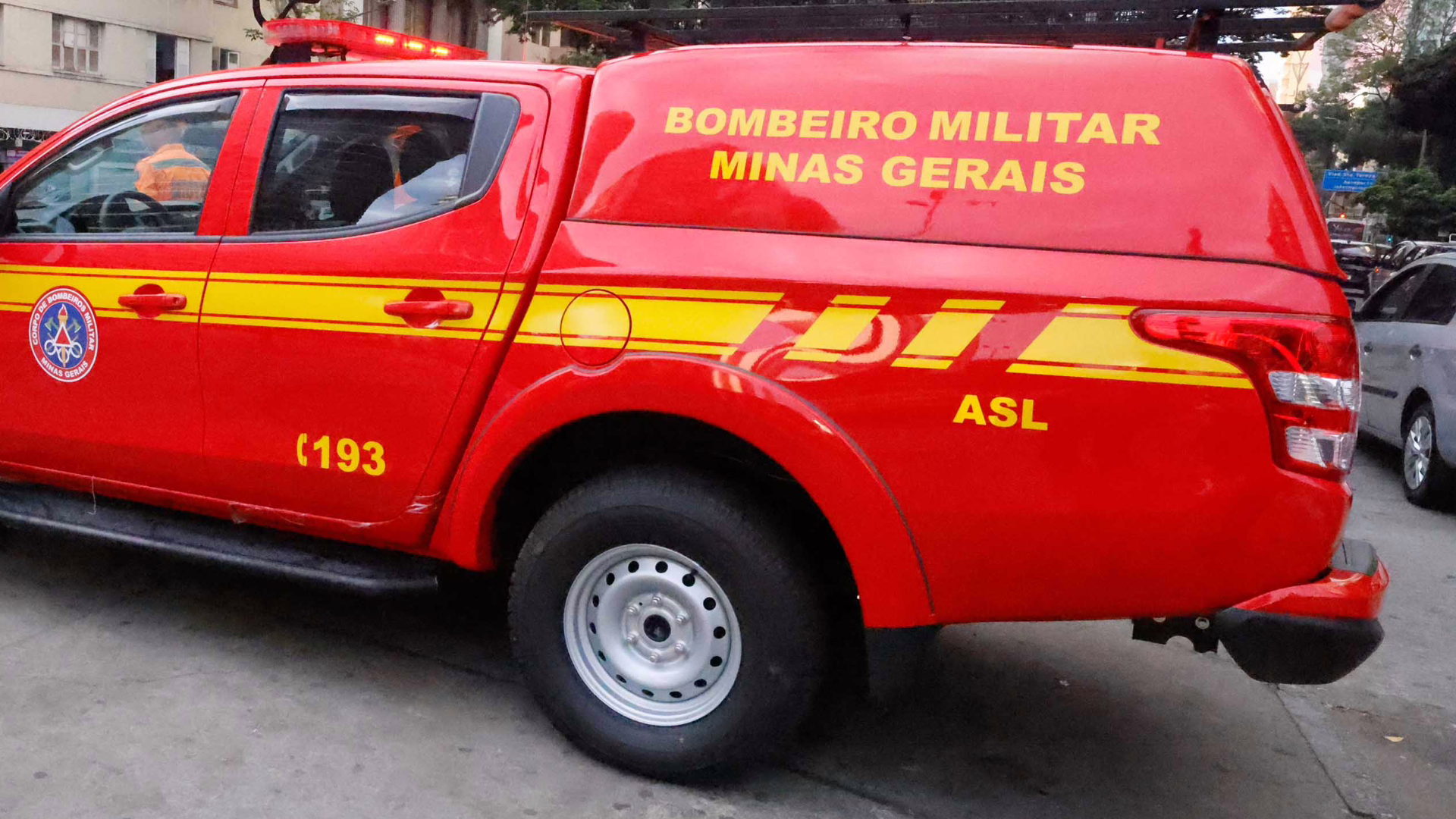 Após ser acionado, o Corpo de Bombeiros se deslocou até o local e iniciou os procedimentos iniciais de atendimento e avaliação.