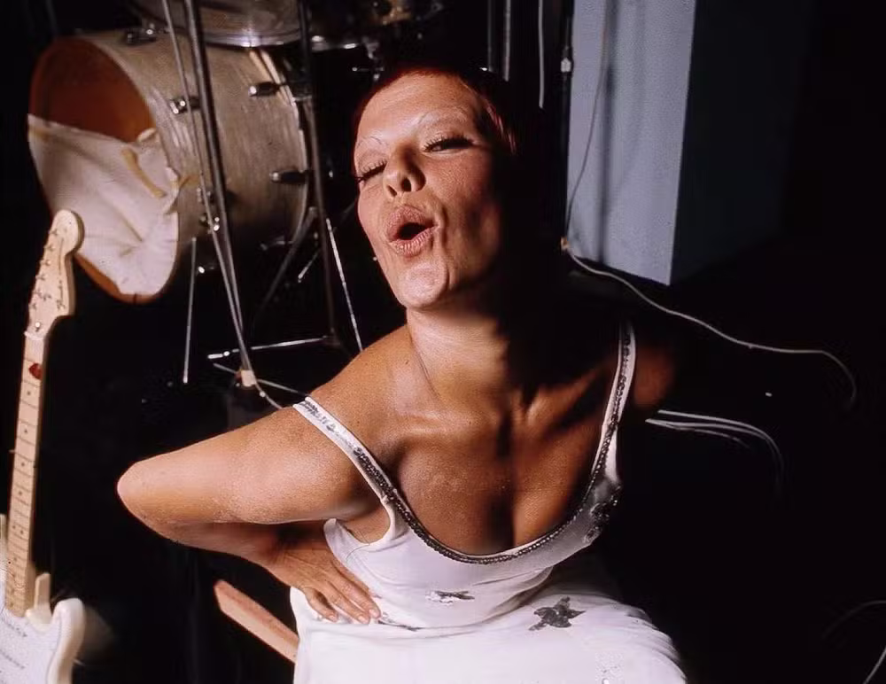 Elis Regina (1945 – 1982) no camarim do Teatro Bandeirantes em 1976