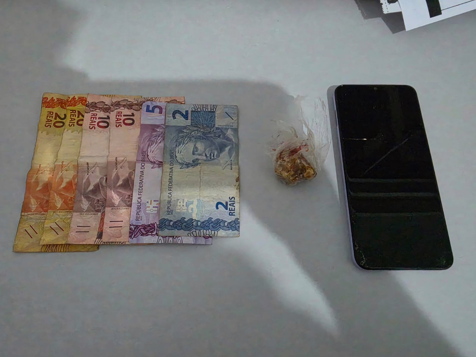 Diante das informações, os militares iniciaram rastreamento e localizaram o automóvel indicado.