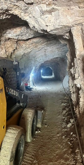 De acordo com a PF, a operação também busca garantir a rastreabilidade de recursos minerais pertencentes à União, que teriam sido extraídos e comercializados de forma ilícita.