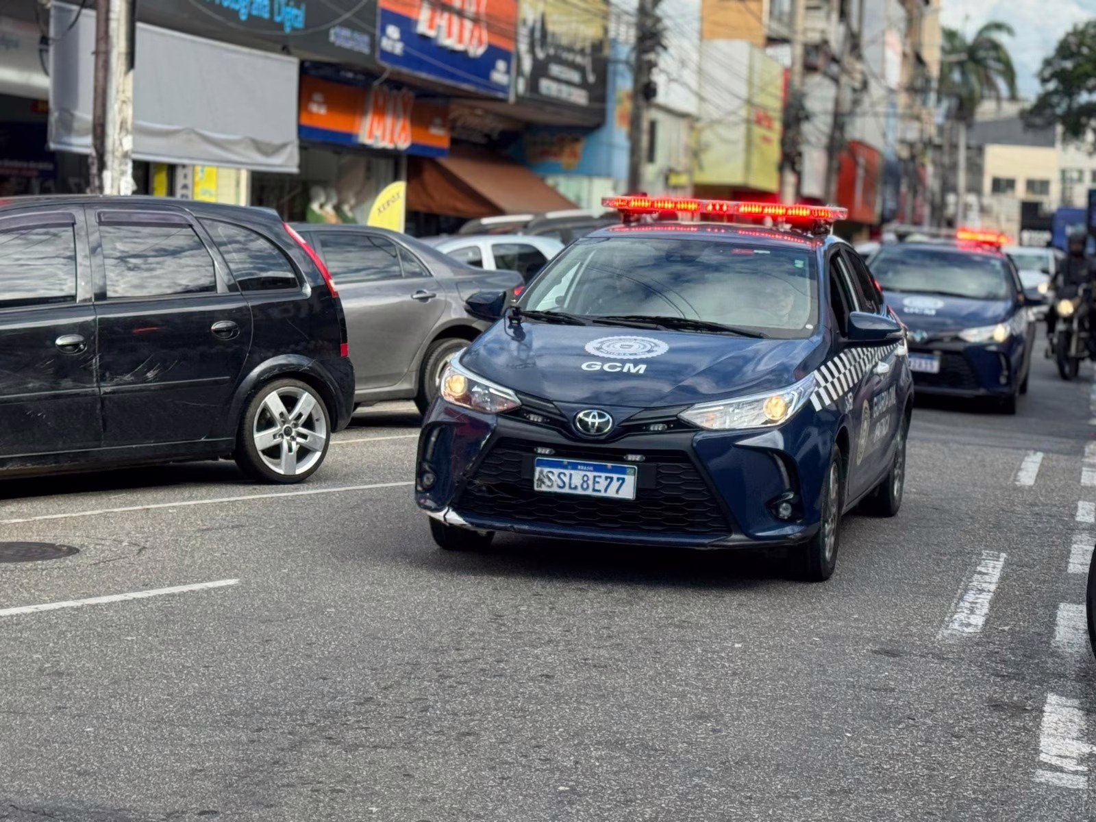 O homem foi detido no local e encaminhado à Delegacia de Plantão, onde foram adotadas as medidas legais cabíveis.