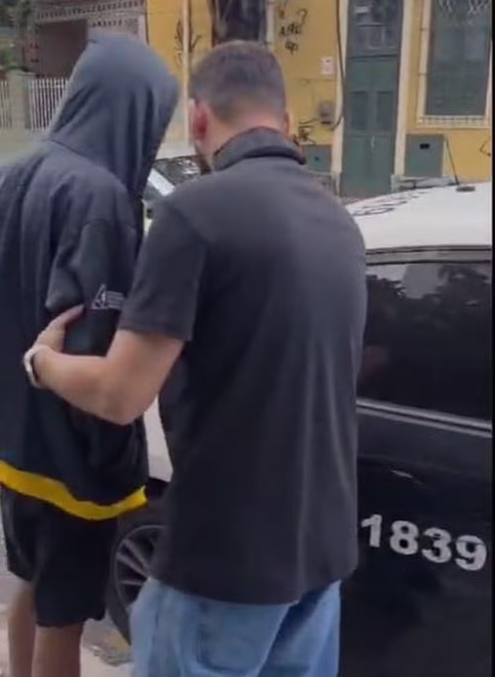 Segundo a polícia, o adolescente trocava mensagens com conteúdo extremista e violento