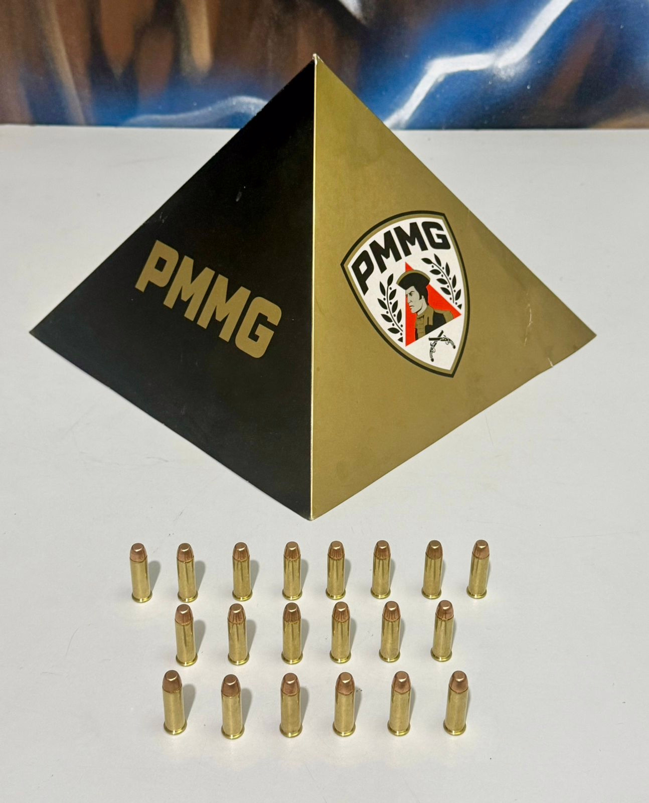 O veículo foi localizado posteriormente nas imediações da Avenida Londrina, já no bairro Veneza, com dois ocupantes.