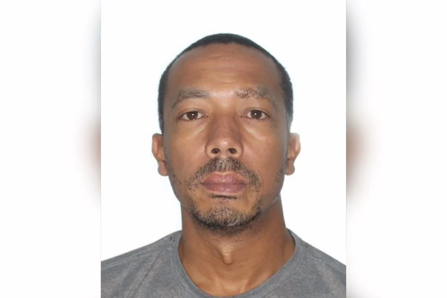 Médico Leonardo Bruno de Oliveira foi preso, em Santos, litoral de SP. Ele teria usado uma arma para ameaçar companheira de morte