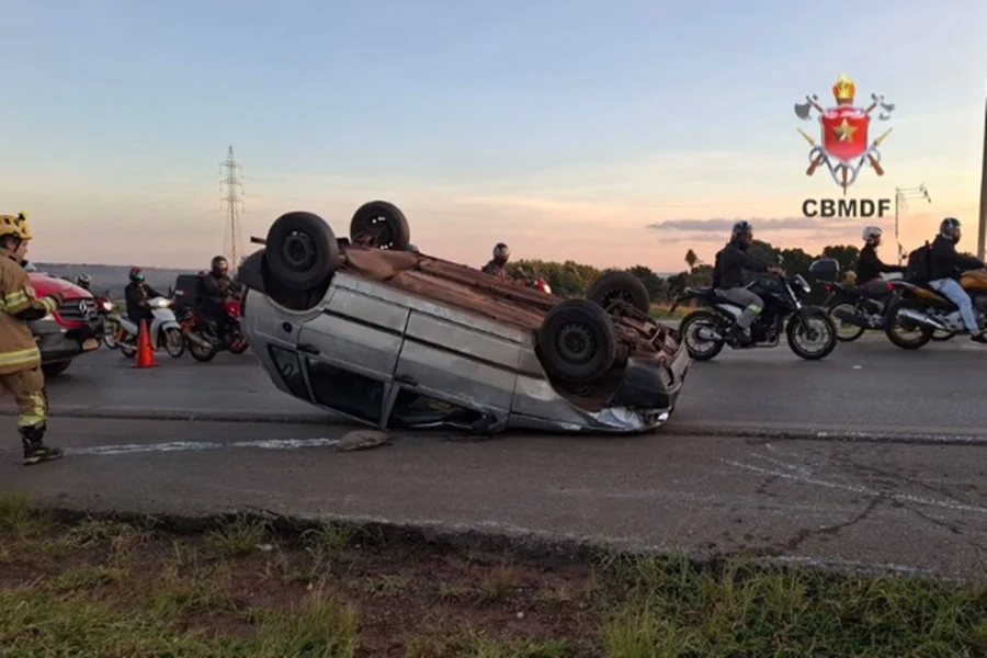 Acidente ocorreu na manhã desta segunda-feira (20/4), próximo ao posto da PRF; ninguém precisou ser hospitalizado