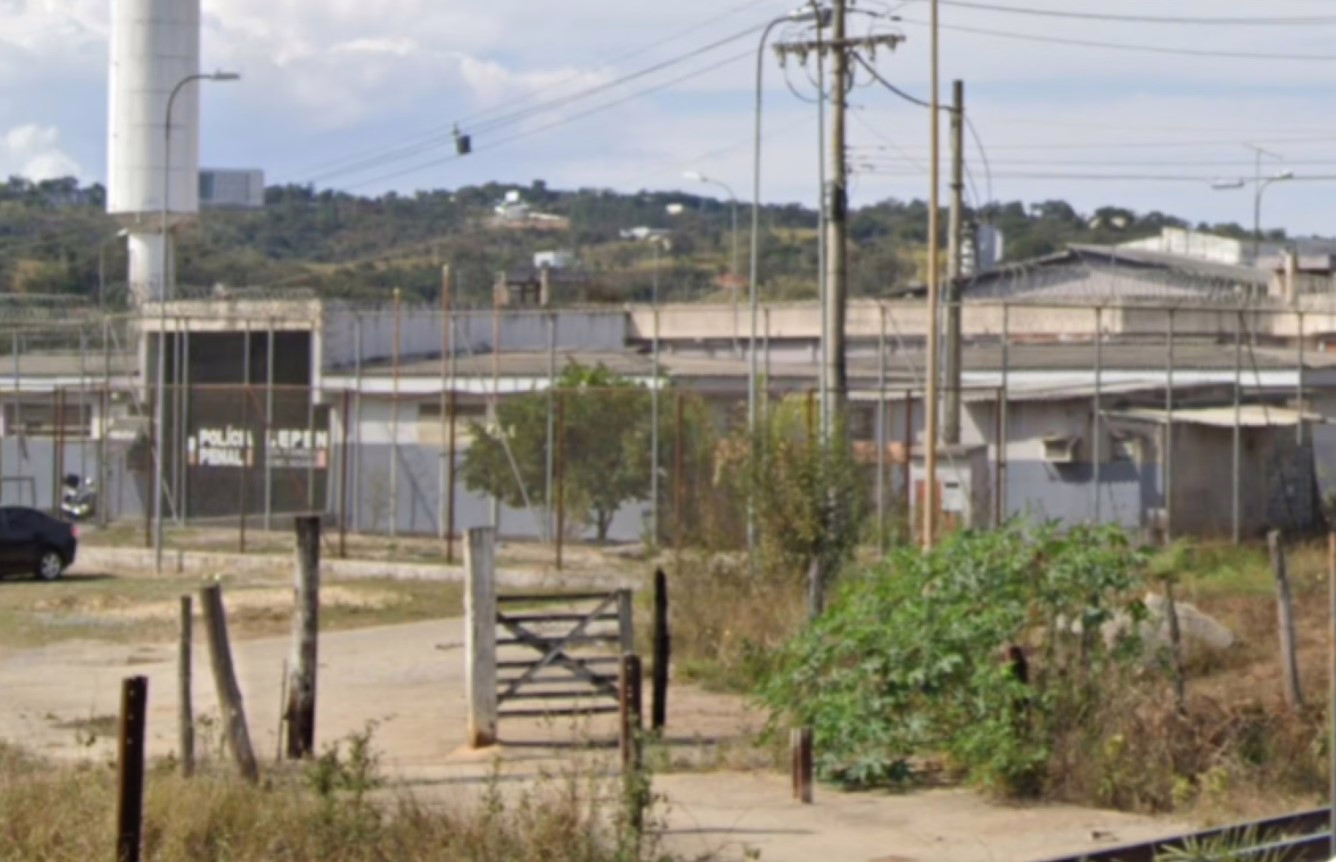 Ataque aconteceu na noite desse domingo (19/4). Suspeito ainda não foi identificado e preso.