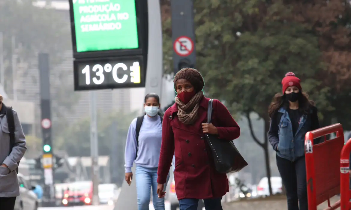 Os termômetros devem marcar 14ºC nas primeiras horas da manhã devido à atuação da massa de ar frio.