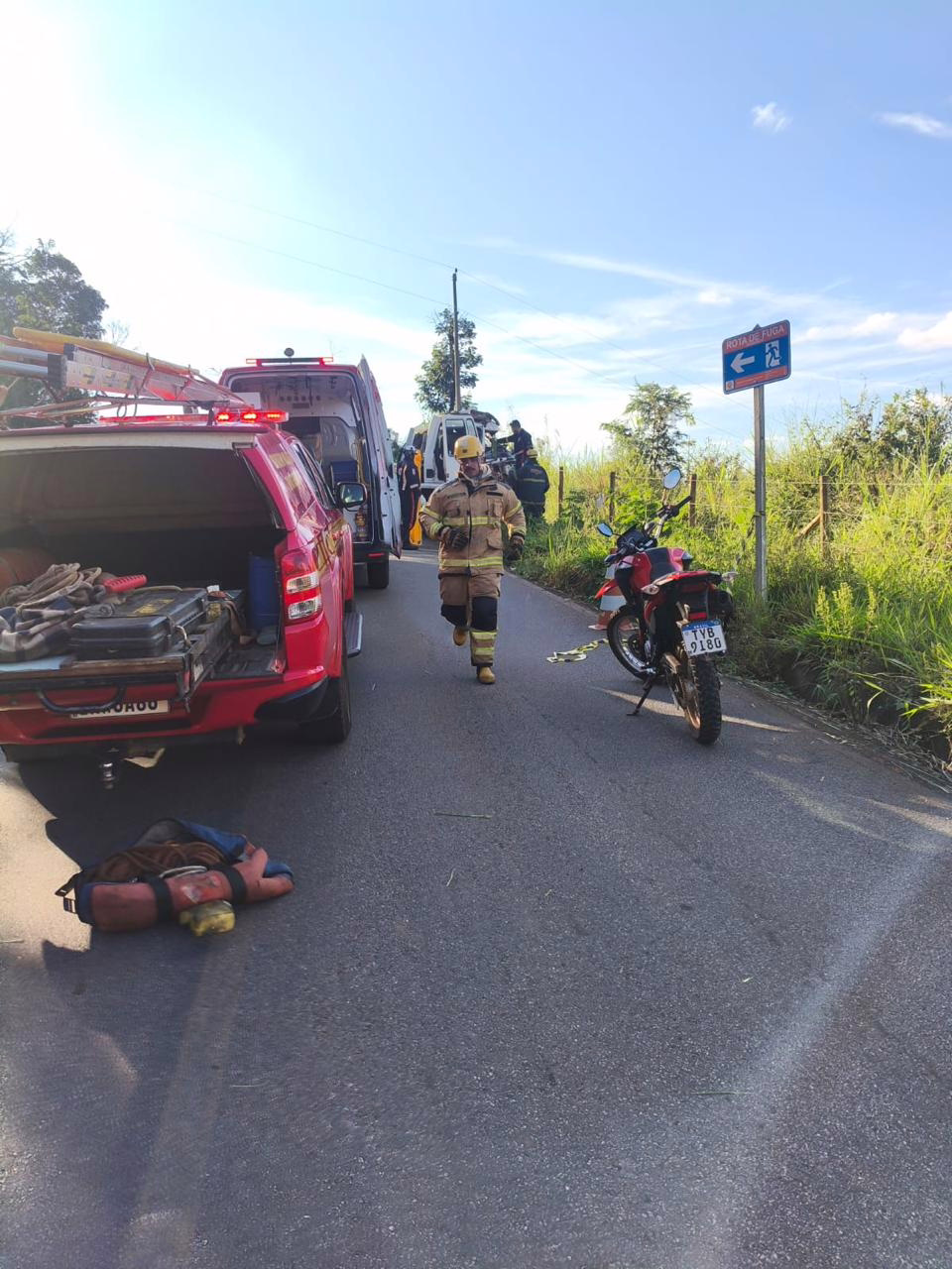 Segundo informações repassadas pela corporação, equipes foram mobilizadas com viaturas de salvamento e combate e seguiram rapidamente até o local da ocorrência.