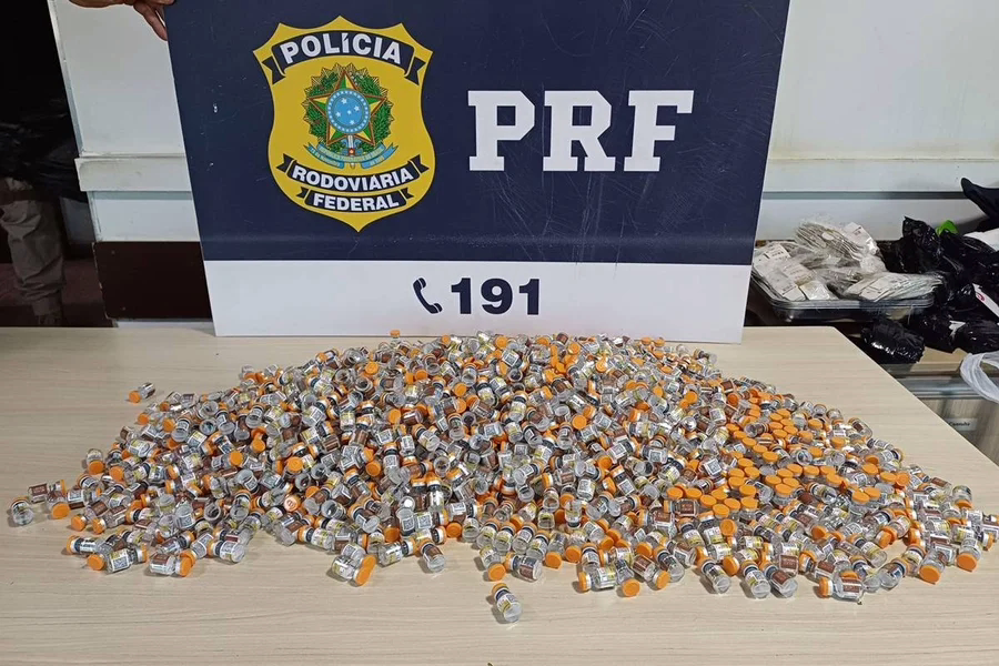Carga de 1,7 mil ampolas de Tirzepatida TG, proibida no Brasil, foram apreendidas na BR-050. Essa é a maior apreensão da PRF em GO