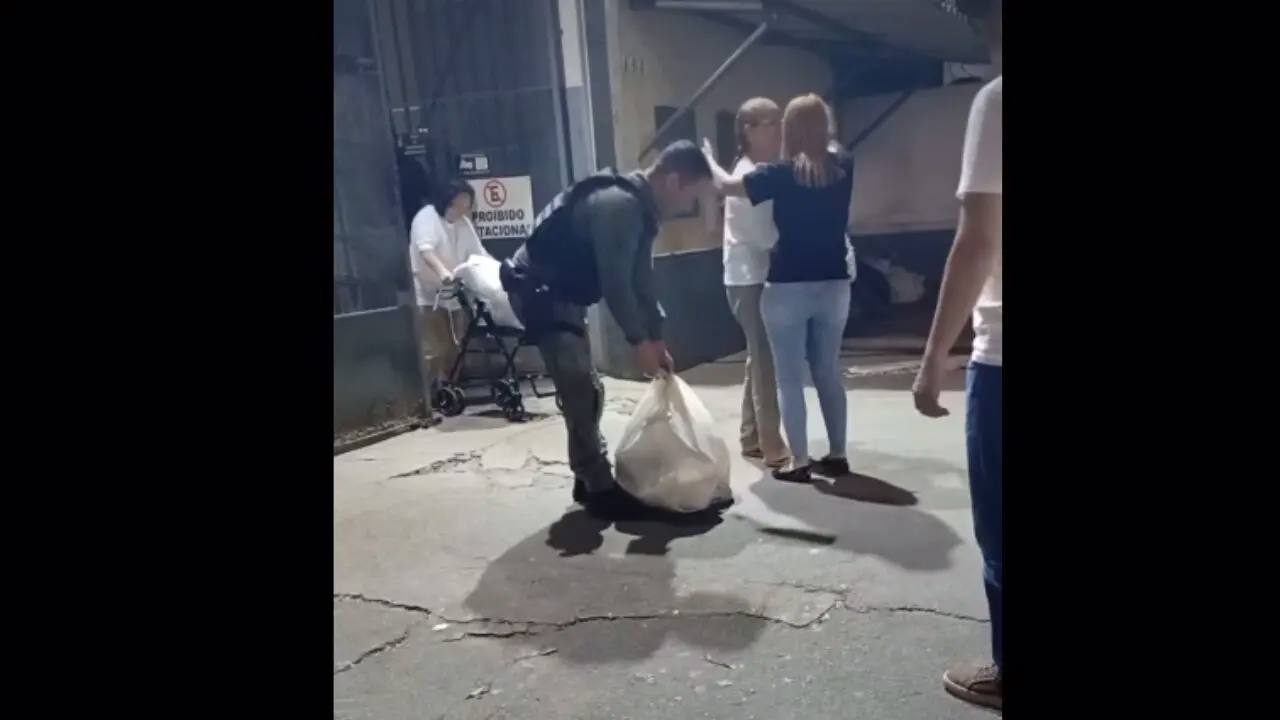 Momento em que presas do 8 de janeiro deixam a prisão (