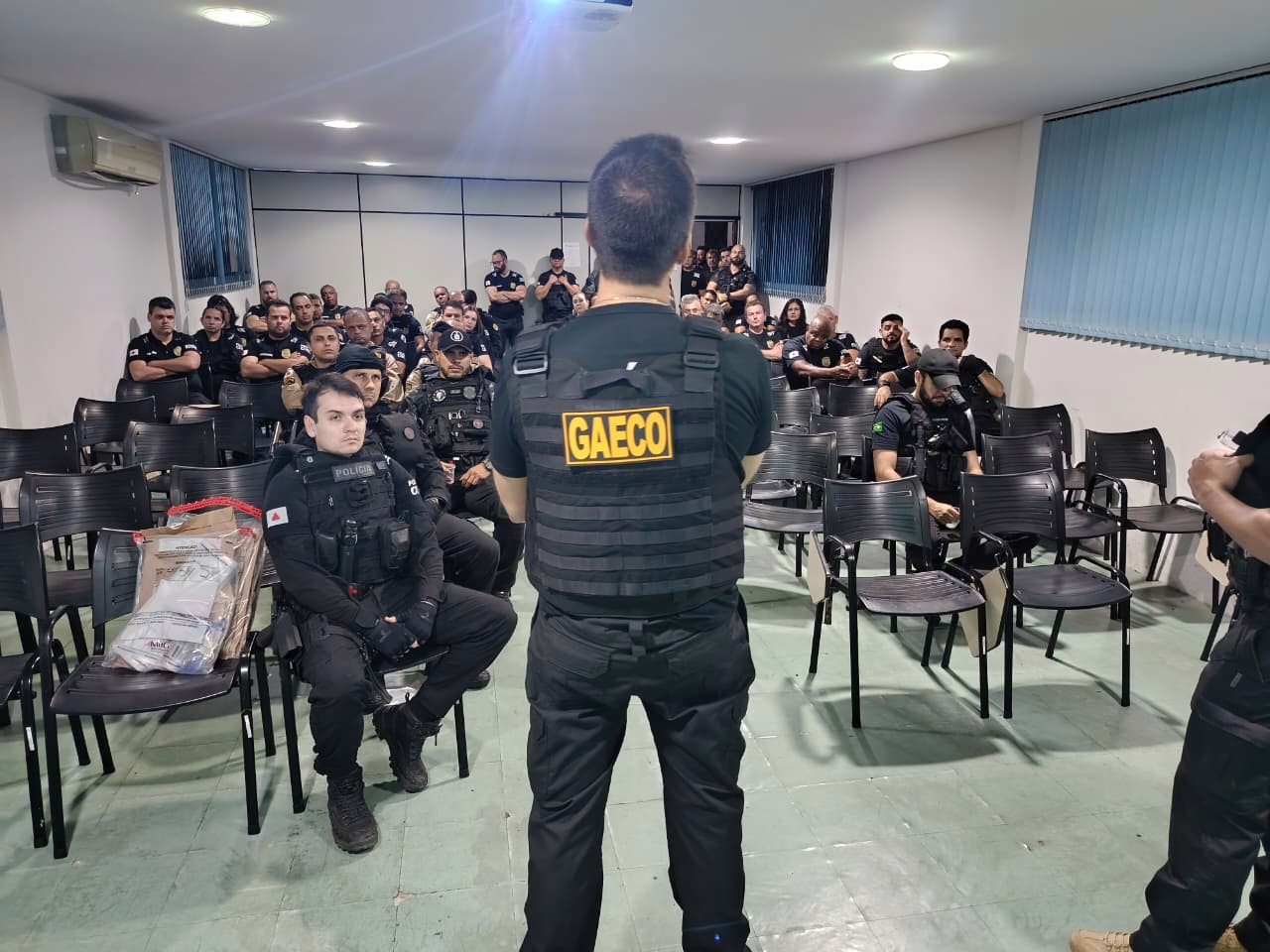 A ação é resultado de um procedimento investigatório iniciado há aproximadamente um ano para apurar uma ramificação da organização criminosa PCC