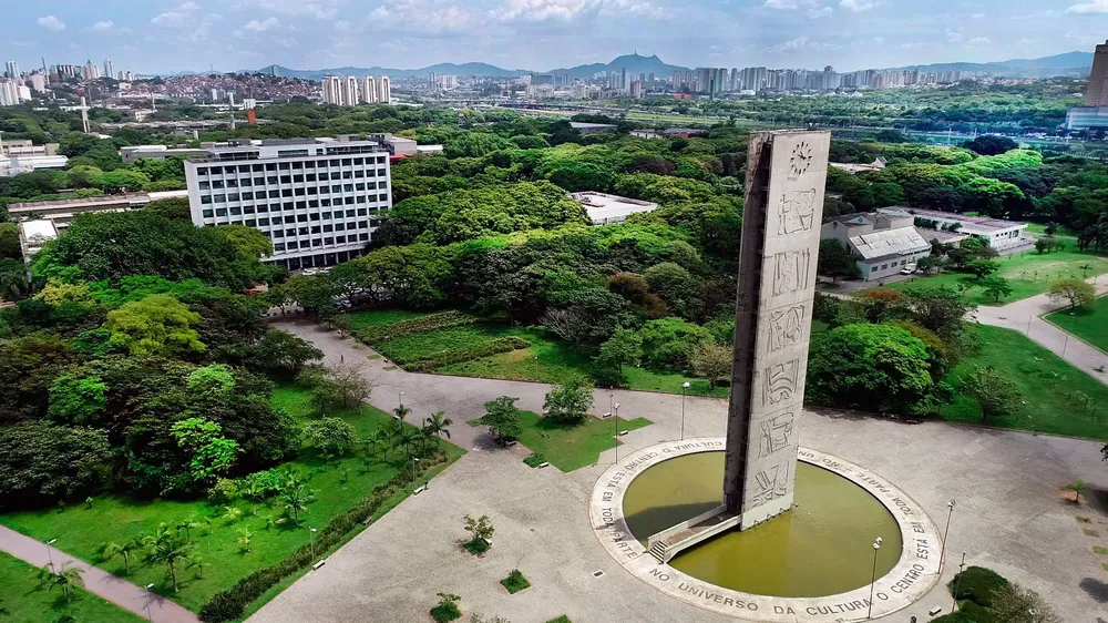 Praça do Relógio, na cidade universitária da USP
