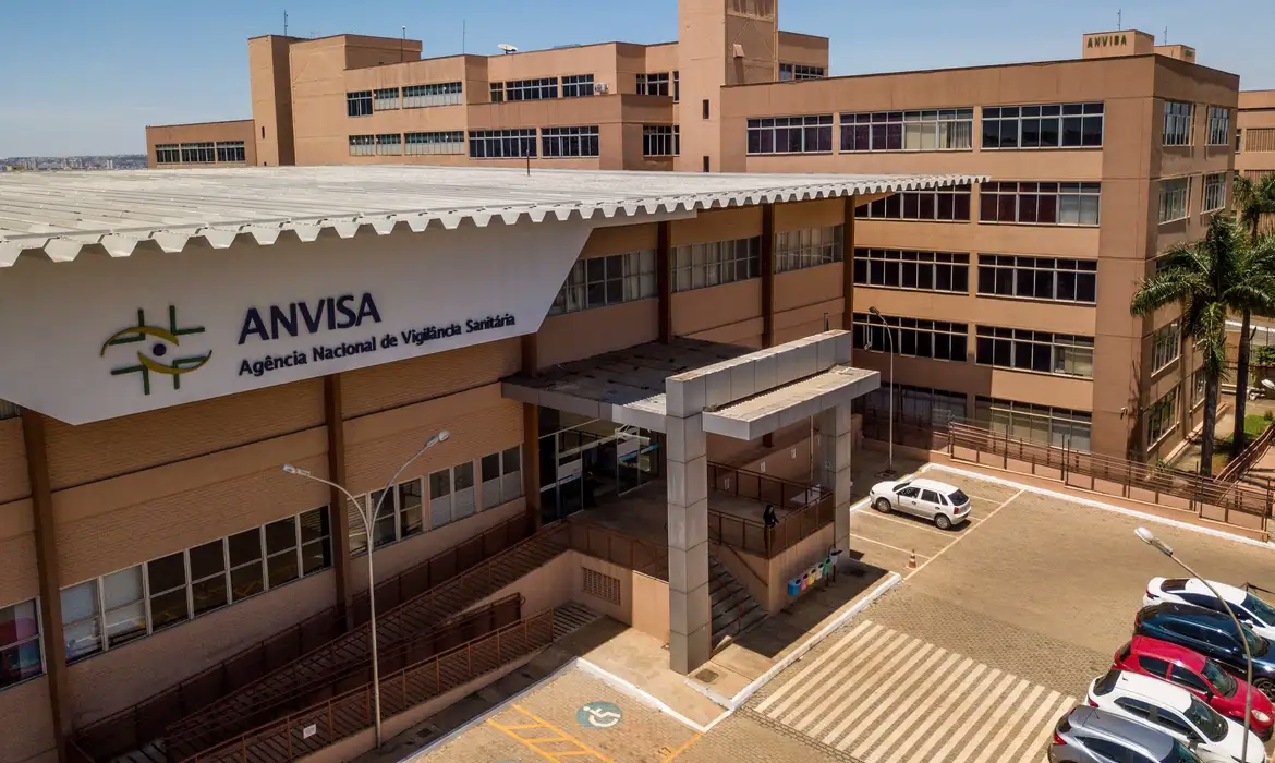 Inspeção identificou irregularidades na fabricação de produtos da Henlau Química que eram vendidos sob diferentes marcas.