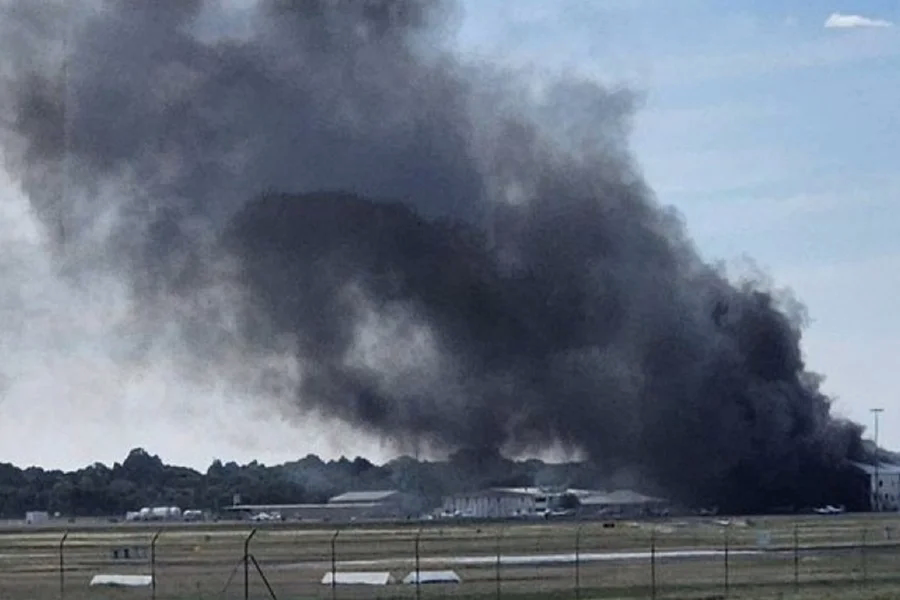 Acidente ocorreu nesta quarta-feira (29/4) após um avião de pequeno porte colidir em hangar no Aeroporto de Parafield.