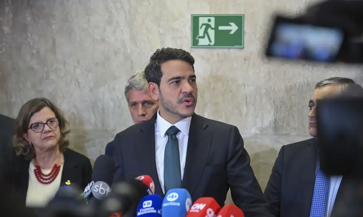 Indicado de Lula ao STF diz que lutou como 